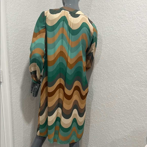 Multicolor Wave Pattern Dress - Picture 4 of 6